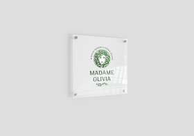 Логотип и слоган Madame Olivia 